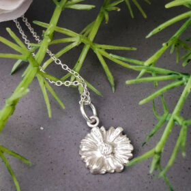 Medium Daisy Flower Necklace